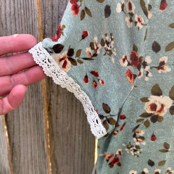 Rewind blouse short sleeve lace edges size medium - Picture 3 of 7